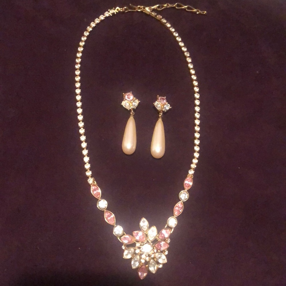 Gold Tone Rhinestone Necklace/Pearl Earring set - Picture 1 of 4